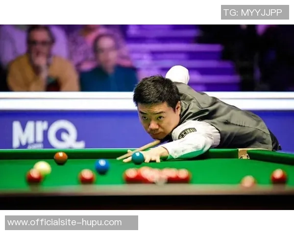 丁俊晖与卡斯尔激战正酣比分悬念不断引人关注 丁俊晖与卡斯尔激战正酣比分悬念不断引人关注